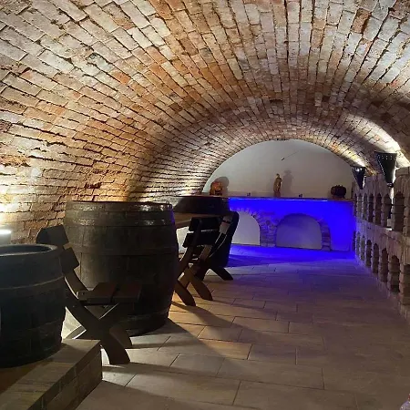 Vinný Sklípek U Dědy Hrusky (Breclav)
